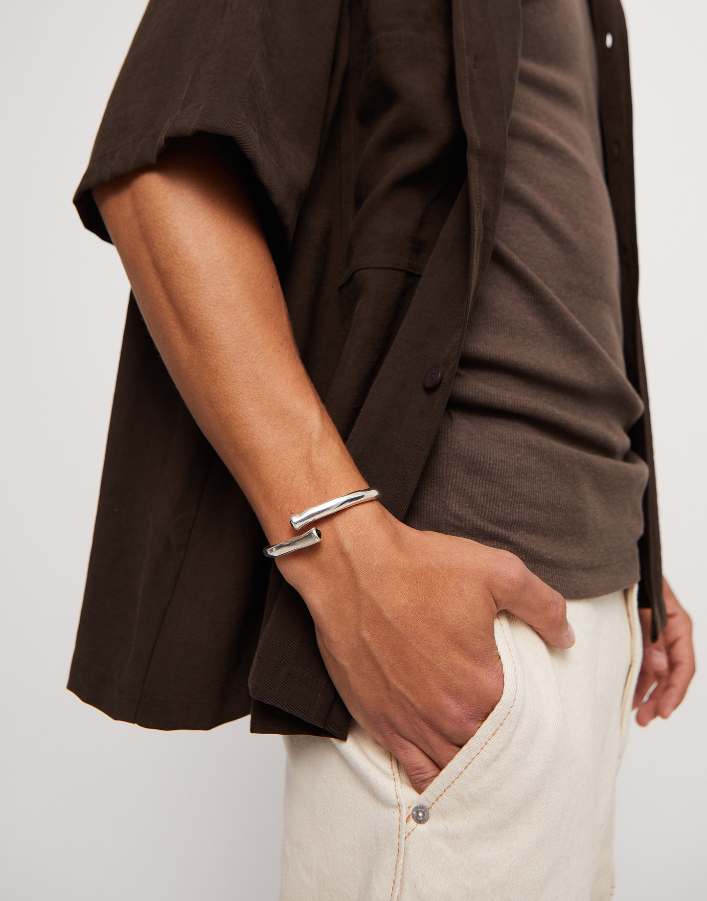 Bracelet with black crystal at the ends PUL2451