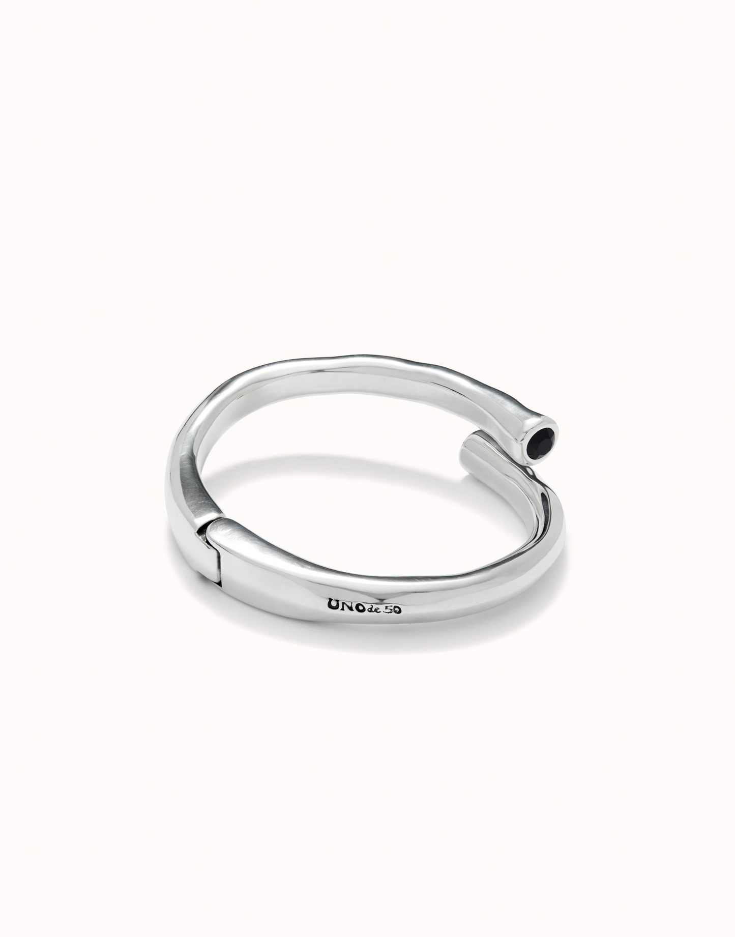 Bracelet with black crystal at the ends PUL2451