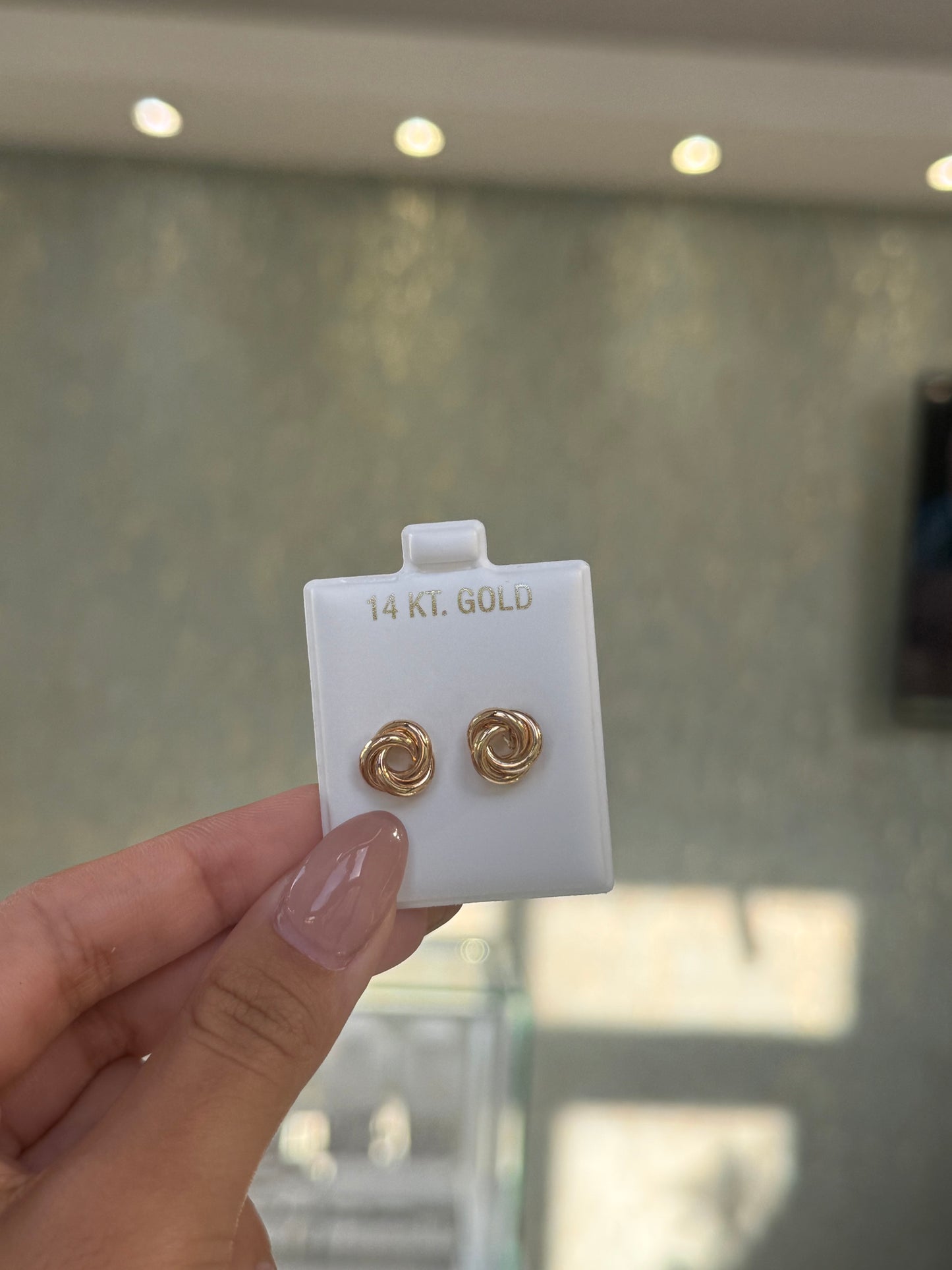Fabriola’s 14k KNOT EARRINGS